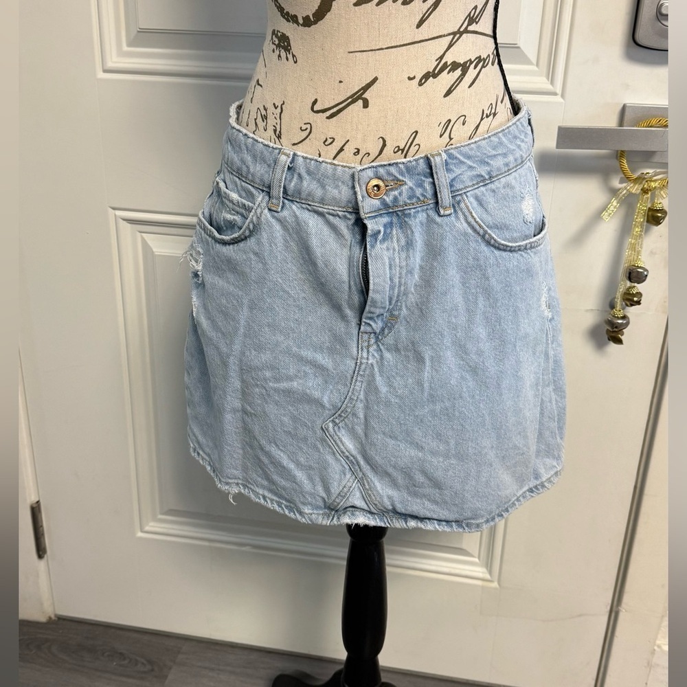 Zara Light Wash Distressed Denim Mini Skirt - Size L / 30